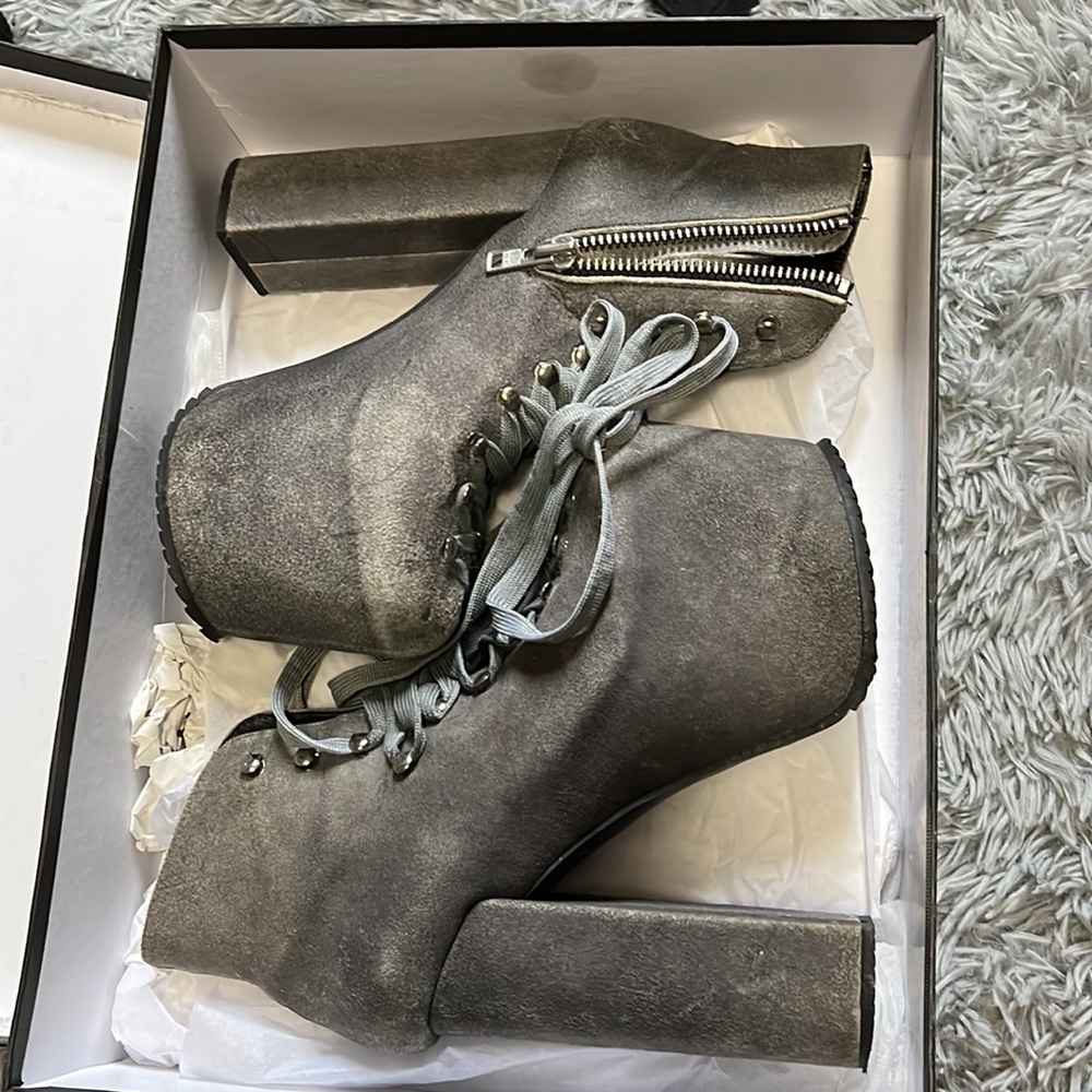 UNIF hellbound grey suede size 8